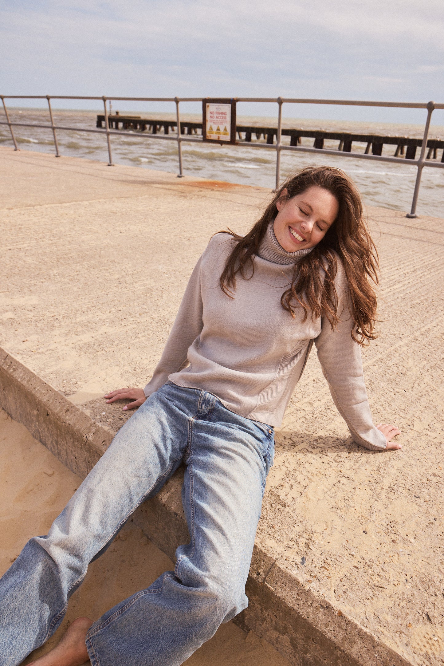 Thick, Premium Wool & Cashmere Roll Neck Jumper