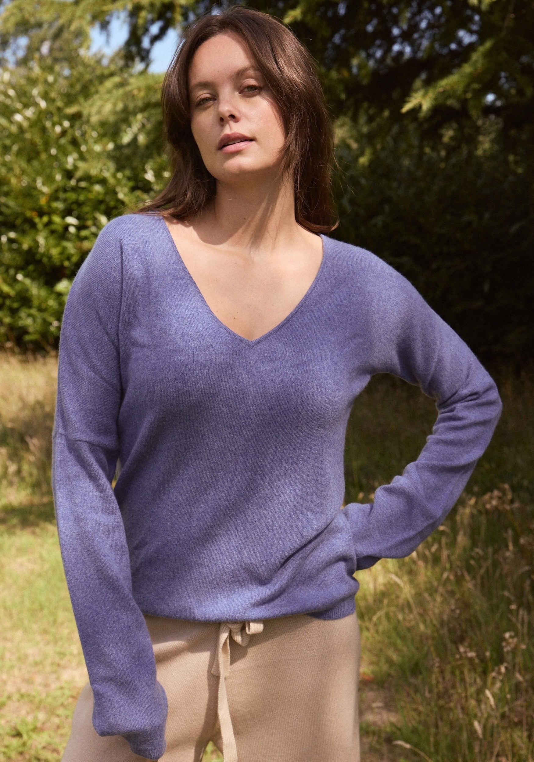 100% Cashmere V-neck Jumper | Jean and Temple – Jean and Temple