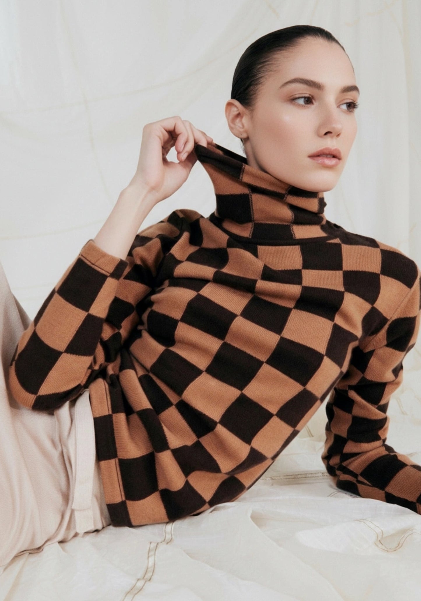 100% Cashmere Chessboard Roll Neck.